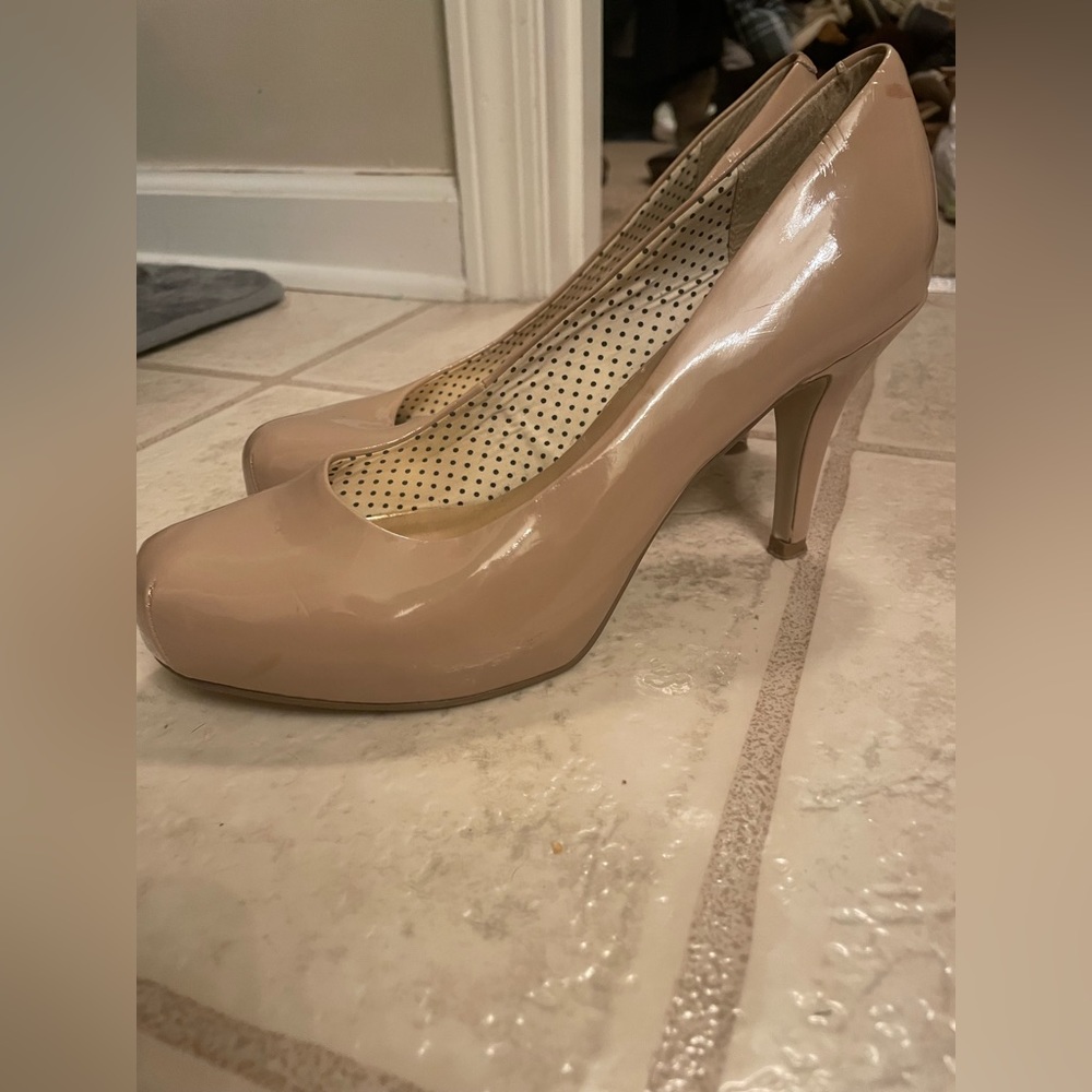 Madden girl brand tan high heels, women’s size 7 1/2